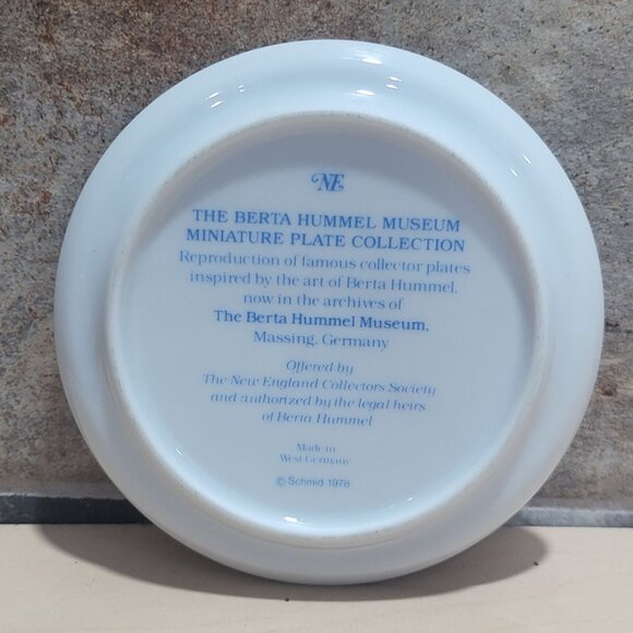 Schmid Berta Flying Angel Hummel Museum Miniature Plate Collection 1978 - Picture 6 of 8